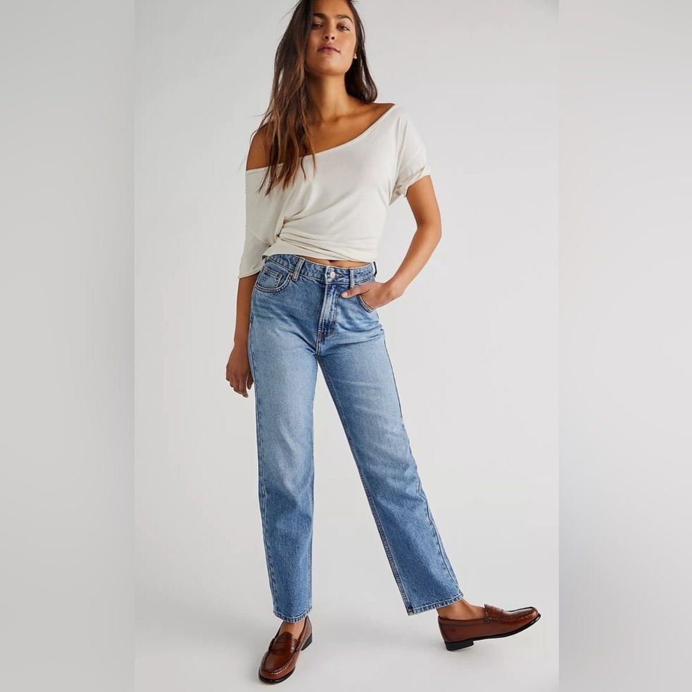 High-Rise Straight Leg Women’s Jeans - Light Blue